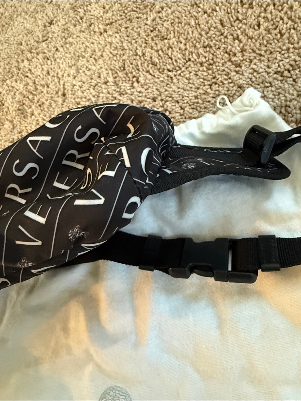 Versace Black Logo-Print belt bag - Picture 4 of 11